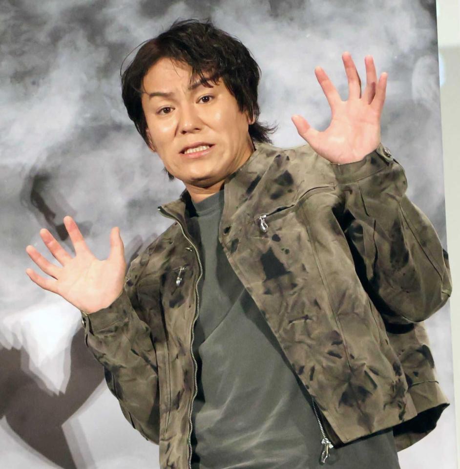 ゲームをイメージして恐怖の表情を見せる狩野英孝