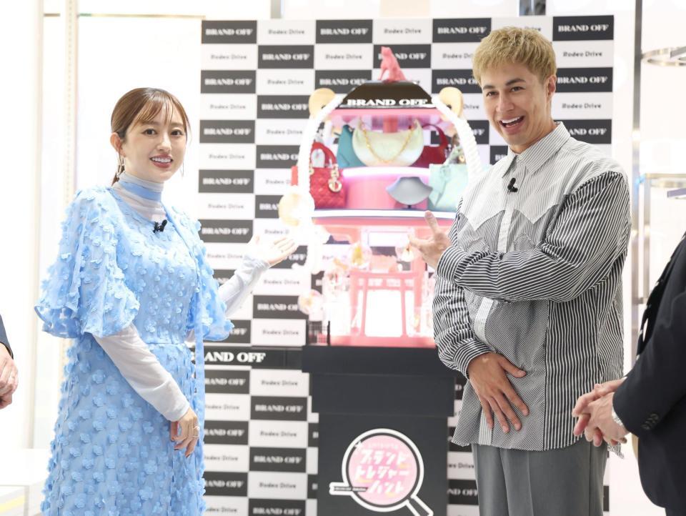 トークで盛り上げる菊地亜美とユージ（撮影・金田祐二）