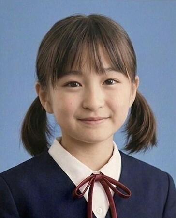 ヒロインを演じる岡崎紗絵の写真をもとにＡＩで再現された２５年前のヒロインの姿