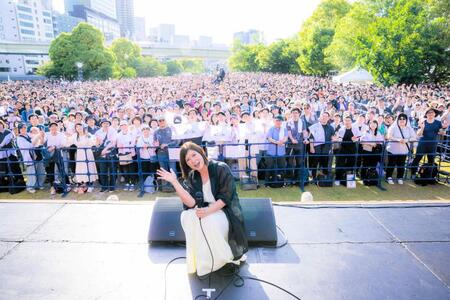 デビュー２０周年を記念した約１０年ぶりの地元・大阪でのフリーライブに、７０００人を動員した絢香