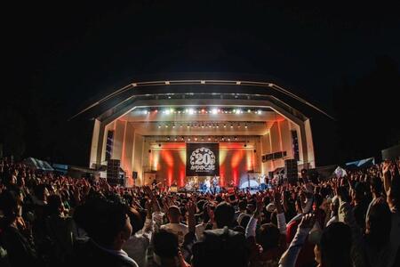 ライブする「かりゆし５８」