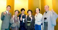 新橋演舞場での囲み取材に出席した（左から）三田村邦彦、久本雅美、高島礼子、波乃久里子、藤山扇治郎、渋谷天外