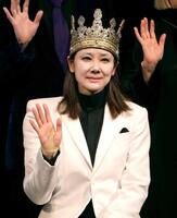 会見に登場した吉田羊　
