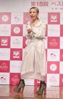 ベストマザー賞を受賞した加藤ミリヤ＝東京・浜離宮朝日ホール（撮影・佐々木彰尚）