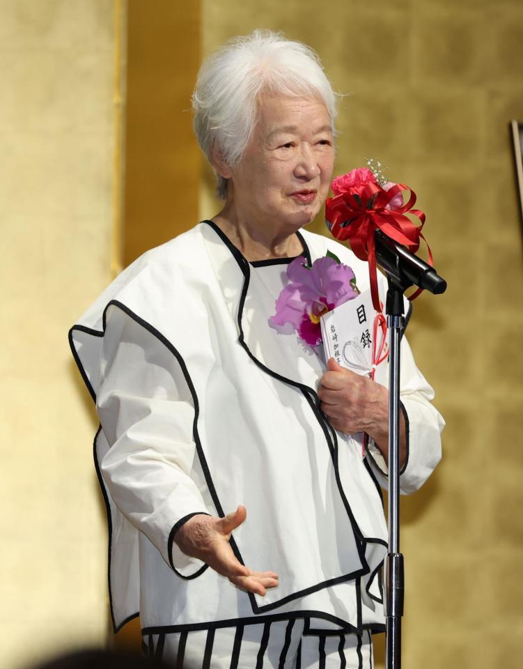 野村昭子賞を受賞した岩崎加根子（撮影・伊藤笙子）