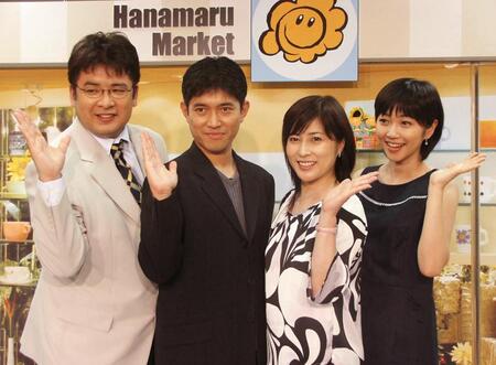 「はなまるマーケット」特別番組の発表会見を行った斉藤哲也アナ、薬丸裕英、岡江久美子さん、久保田智子アナ（左から）＝２００４年８月
