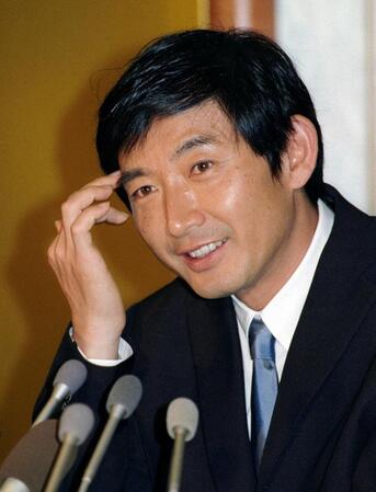 １９９９年３月、松原千明との離婚が合意に達し、会見した石田純一