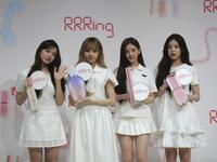 透明感あふれるキュートなビジュアルを披露したＢａｂｙ　ＤＯＮＴ　Ｃｒｙの（左から）クミ、ミア、イヒョン、ベニ