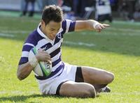トライ決める明大・佳久＝２０１０年