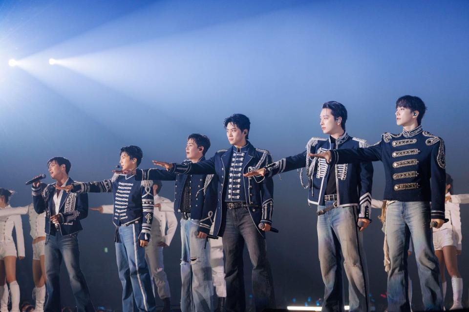 （左から）ＪＵＮ．Ｋ、ＷＯＯＹＯＵＮＧ、ＮＩＣＨＫＨＵＮ、ＴＡＥＣＹＥＯＮ、ＣＨＡＮＳＵＮＧ、ＪＵＮＨＯ