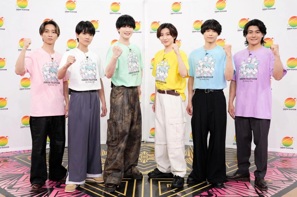 「２４時間テレビ」のチャリティーパートナー就任が決まり、「名探偵コナン」のチャリＴシャツを着用したＳｉｘＴＯＮＥＳ