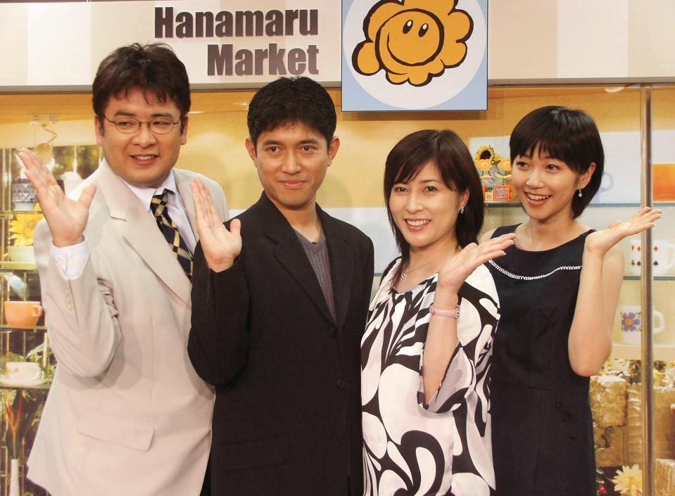 「はなまるマーケット」特別番組の発表会見を行った斉藤哲也アナ、薬丸裕英、岡江久美子さん、久保田智子アナ（左から）＝２００４年８月