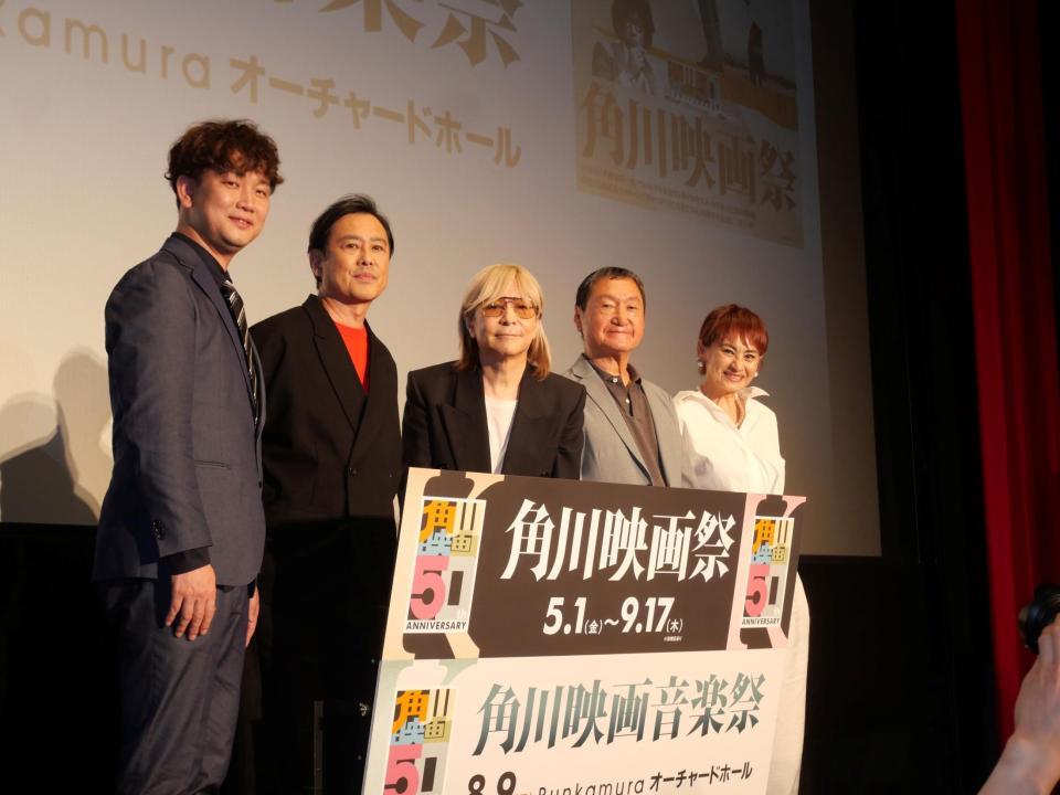 舞台あいさつに出席した（左から）藤井空、野村宏伸、小室哲哉、南佳孝、マリーン