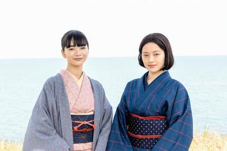 「風、薫る」の新潟ロケ取材会を行った見上愛（左）と上坂樹里©ＮＨＫ