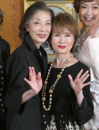 （左から）麻実れい、小柳ルミ子＝都内