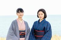 「風、薫る」の新潟ロケ取材会を行った見上愛（左）と上坂樹里©ＮＨＫ