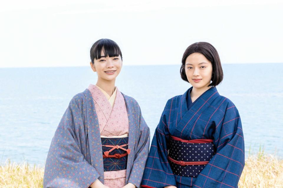 「風、薫る」の新潟ロケ取材会を行った見上愛（左）と上坂樹里（Ｃ）ＮＨＫ