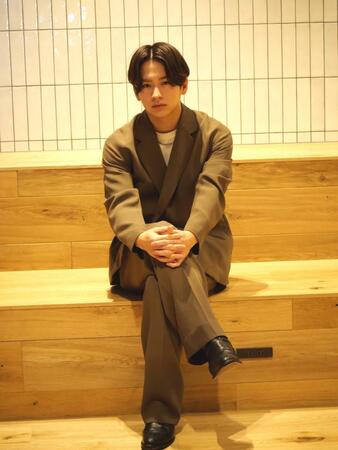俳優としての才能を開花させている佐藤友祐