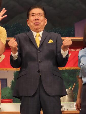 「東京グランド花月」の初日公演に登場した西川きよし