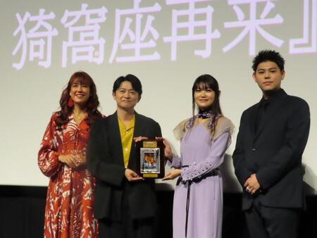 映画館大賞の授賞式に出席した（左から）ＬｉＬｉＣＯ、声優の下野紘、早見沙織、ＢＥ：ＦＩＲＳＴのＬＥＯ 