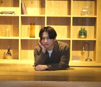 俳優として才能を開花させている佐藤友祐