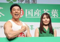 　イベントに登場した有村架純（右）となかやまきんに君（撮影・佐々木彰尚）