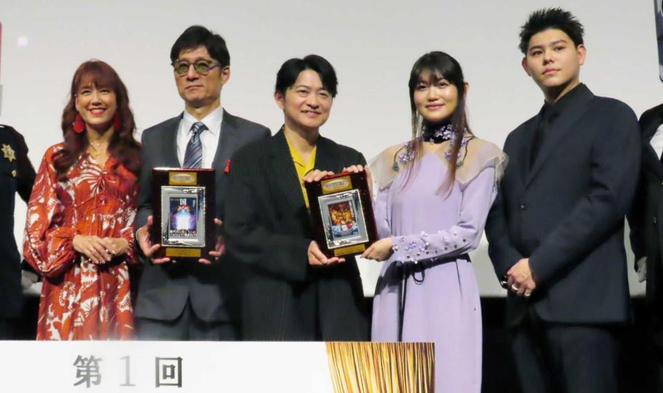 （左から）ＬｉＬｉＣｏ、李相日監督、下野紘、早見沙織、ＬＥＯ