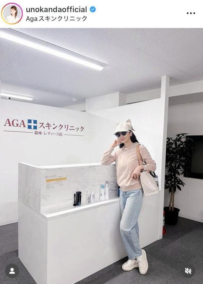 ルイ・ヴィトンのバッグでクリニックを訪れた神田うの。インスタグラム＠ｕｎｏｋａｎｄａｏｆｆｉｃｉａｌより
