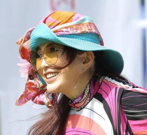 ティーショットの行方を見守る叶美香（撮影・西岡正）