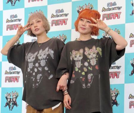 ライブ前に笑顔を見せるＰＵＦＦＹの吉村由美（左）と大貫亜美