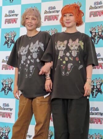 ３０周年ライブ前に取材に応じたＰＵＦＦＹの吉村由美（左）と大貫亜美