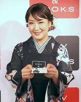 　１日店長を務めた市川由紀乃