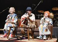 ＰＵＦＦＹの３０周年記念ライブにゲスト出演した奥田民生（中央）＝撮影・三浦憲治