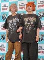 ３０周年ライブ前に取材に応じたＰＵＦＦＹの吉村由美（左）と大貫亜美