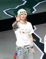 アンコールで声援に応えるＦＵＭＡ（撮影・堀内翔）