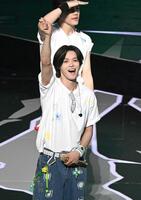 　アンコールで声援に応えるＫ（撮影・堀内翔）