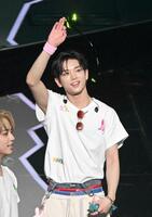 アンコールで声援に応えるＨＡＲＵＡ（撮影・堀内翔）