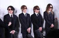 思い出を話す（左から）河村隆一、ＳＵＧＩＺＯ、ＩＮＯＲＡＮ、Ｊ（撮影・佐々木彰尚）