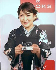 　１日店長を務めた市川由紀乃