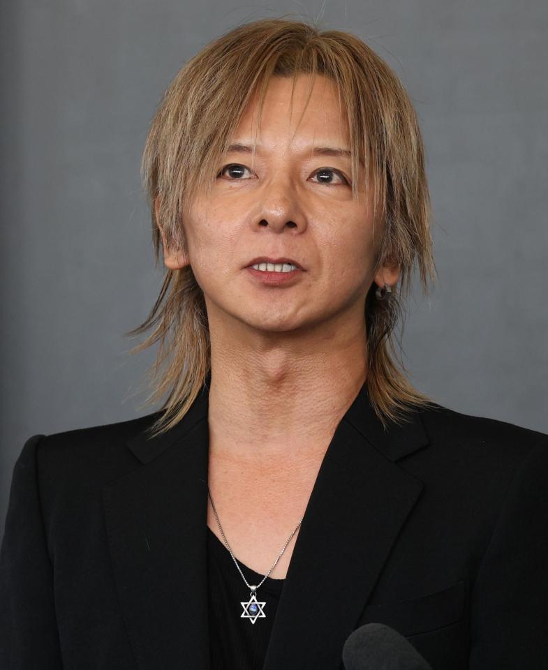思い出を話す松岡充（撮影・佐々木彰尚）