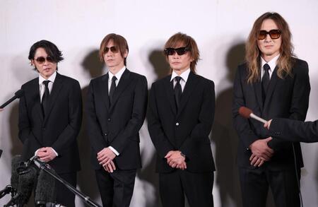 思い出を話す（左から）河村隆一、ＳＵＧＩＺＯ、ＩＮＯＲＡＮ、Ｊ（撮影・佐々木彰尚）