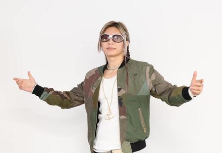 ポーズを決めるＧＡＣＫＴ（撮影・佐々木彰尚）