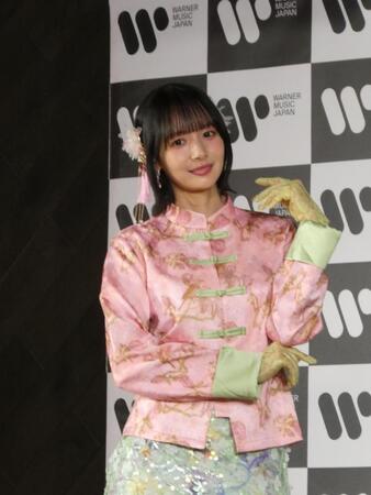 撮影に応じる岡田紗佳