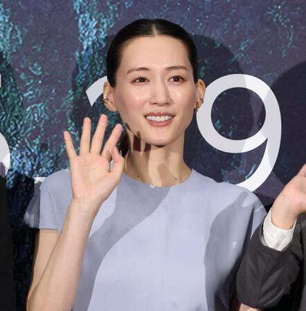 夫婦役の大悟と綾瀬はるか＝東京・ＴＯＨＯシネマズ六本木ヒルズ（撮影・金田祐二）
