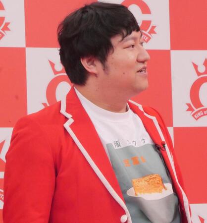 会見に出席したロングコートダディの兎