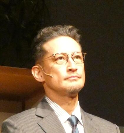 舞台初日を迎えた松岡昌宏（１４日）