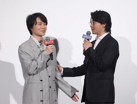 トークで盛り上がる神木隆之介と中村倫也（右）＝撮影・石井剣太郎