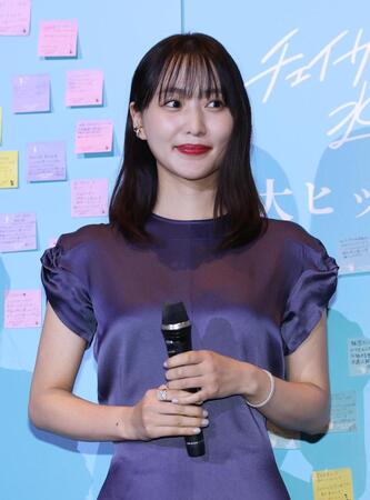 舞台あいさつに登場した菅井友香（撮影・佐々木彰尚）