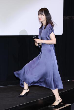 舞台あいさつに登場した菅井友香（撮影・佐々木彰尚）