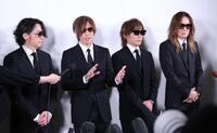 思い出を話す（左から）河村隆一、ＳＵＧＩＺＯ、ＩＮＯＲＡＮ、Ｊ（撮影・佐々木彰尚）